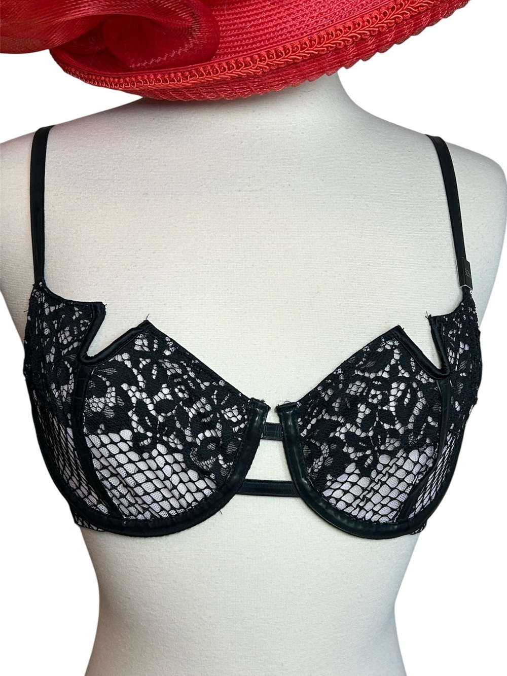 NWOT Victoria's Secret Very Sexy Balconet Black Lace Faux Leather trim Bra 32 D